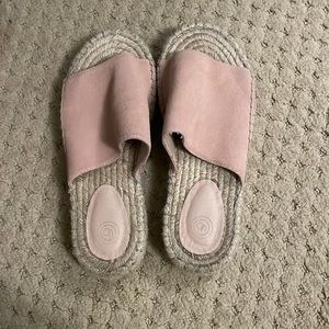 Pink woven shoes